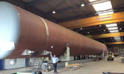 Wim van Rootselaar bij LNG-tank